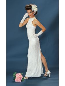 Modern, szük fazonú, gyönygyözött csipke menyasszonyi ruha 